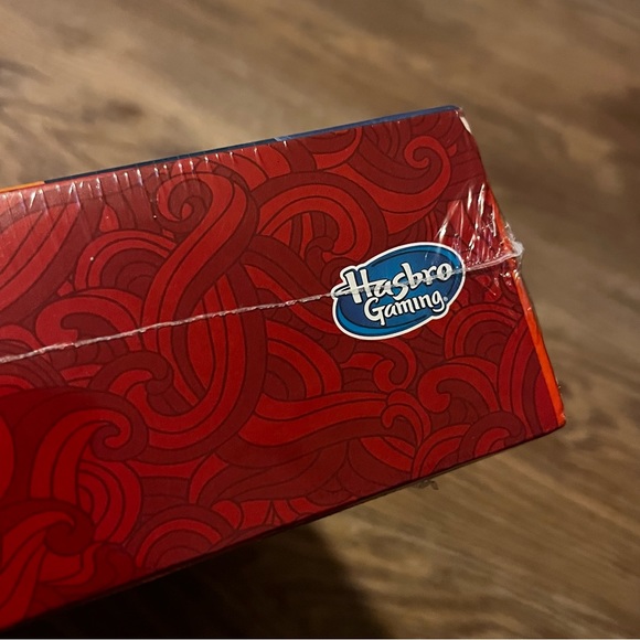 Hasbro Speak Out Game Board with 10 Mouthpieces Brand New/Sealed - Picture 3 of 7